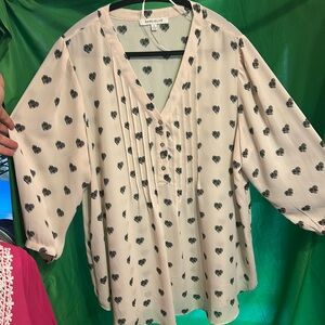 Rose + Olive Beige w/Navy Hearts, 3/4 Button Slv, 5 Button Vneck, Blouse P2P 23”